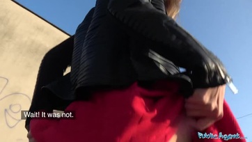 Hozzájárult a vékony tini bula hogy az ismeretlen ügynök zsozsóért megrakhassa a sunáját Thumb