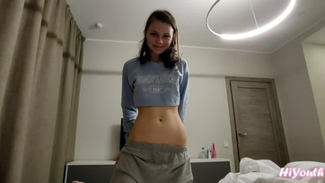 Beült az ágyacskámba a 18 éves mostohanővérkém és hozzálátott szopni a brokim Thumb