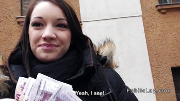 Felcsípte a bűbájos magyarországi kiscsajt a keményfaszú kamuügynök és hazafuvarozta hogy megkúrja Thumb