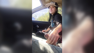 Megveregette a keményfaszú komája cerkáját a homi sunácska a verdában Thumb