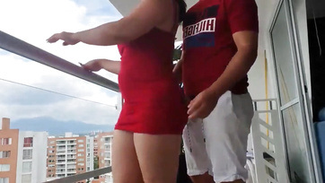 A lakása erkélyén vágtam be a péniszemet a kiéhezett milfnek Thumb