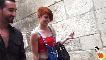 A gyönyörű rövidhajú leányzó mind2 likába bebocsátotta a fiú pöcsét Thumb