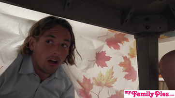 A mostoha húgaim az ünnepi vacsora közepén kezdték el a cerkámat dudlizni Thumb