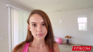 Egy filigrán 18 esztendős tini csajszi aki készséggel széttette a combikáit hogy beengedje a péniszt Thumb