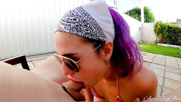 Fuldoklott a cuki liba mialatt szopdosta a kolosszális fütykösömet Thumb