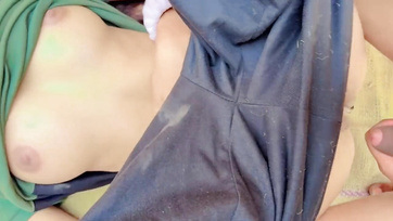 A szabad levegőn kefélte meg a tüneményes vidéki tini bébit a merev cerkájú palija Thumb