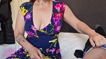 A csintalan mostoha nővérkém előrántotta majd ráverte az erektált virslimet a bokros pinájára Thumb