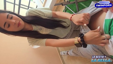 Felkeresett egy cuki 18 éves évfolyamtársnőm és rábeszélt hogy farkaljam meg odakint az erkélyen Thumb