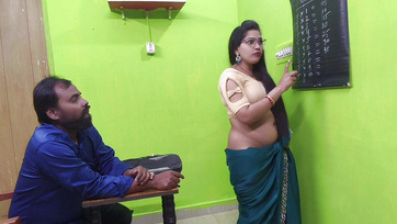 A csábos arab tanító nő képtelen volt visszautasítani a nyomulós tanoncát Thumb