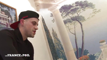 Az utcasarkon becserkészett rövidhajú cicus jókedvűen megszökdelte az utca ügynök pajszerét Thumb