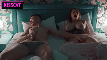 A bögyös mostoha anyám nem tudott szólóban aludni szóval felkeresett a hálószobámba kefélni Thumb