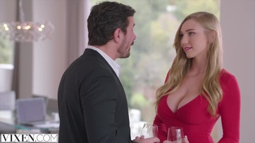 Épp rosszalkodott a dús keblű luxus ribanc mikor bekérte a fölöttese és hála istennek meg is töcskölte Thumb