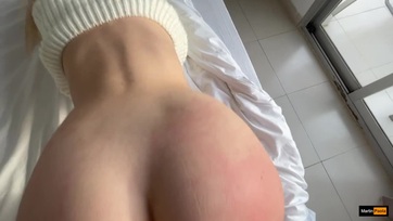 Először négykézlábra ereszkedve dugtam meg a jópopójú tündérkémet aztán esedezett hogy megugrálhassa a dákómat Thumb