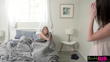 A paplan alatt megbújt mostohabratyóm bedugta a falloszát a puncusomba amíg én a nevelőmuterommal csevegtem Thumb