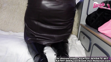 A gömbölyded svájci milf igent mondott a sexcastingra és happolt egy hatalmas cerkát a puncikájába Thumb