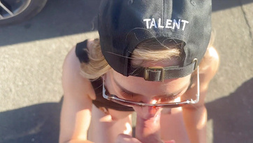 Nem engedélyezi hogy beleélvezzek a puncijába következésképp akkor ráspriccelek a tündéri arcára Thumb